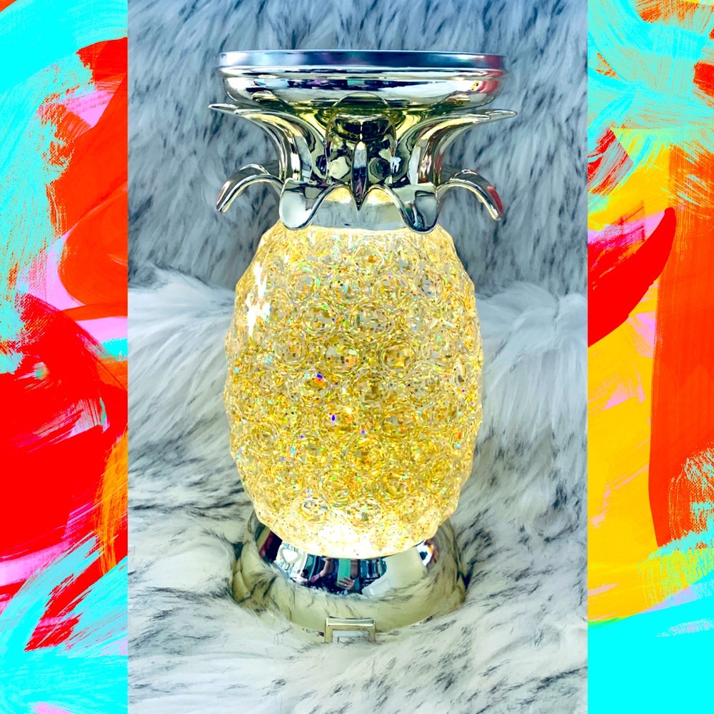 BBW Pineapple Pedestal
